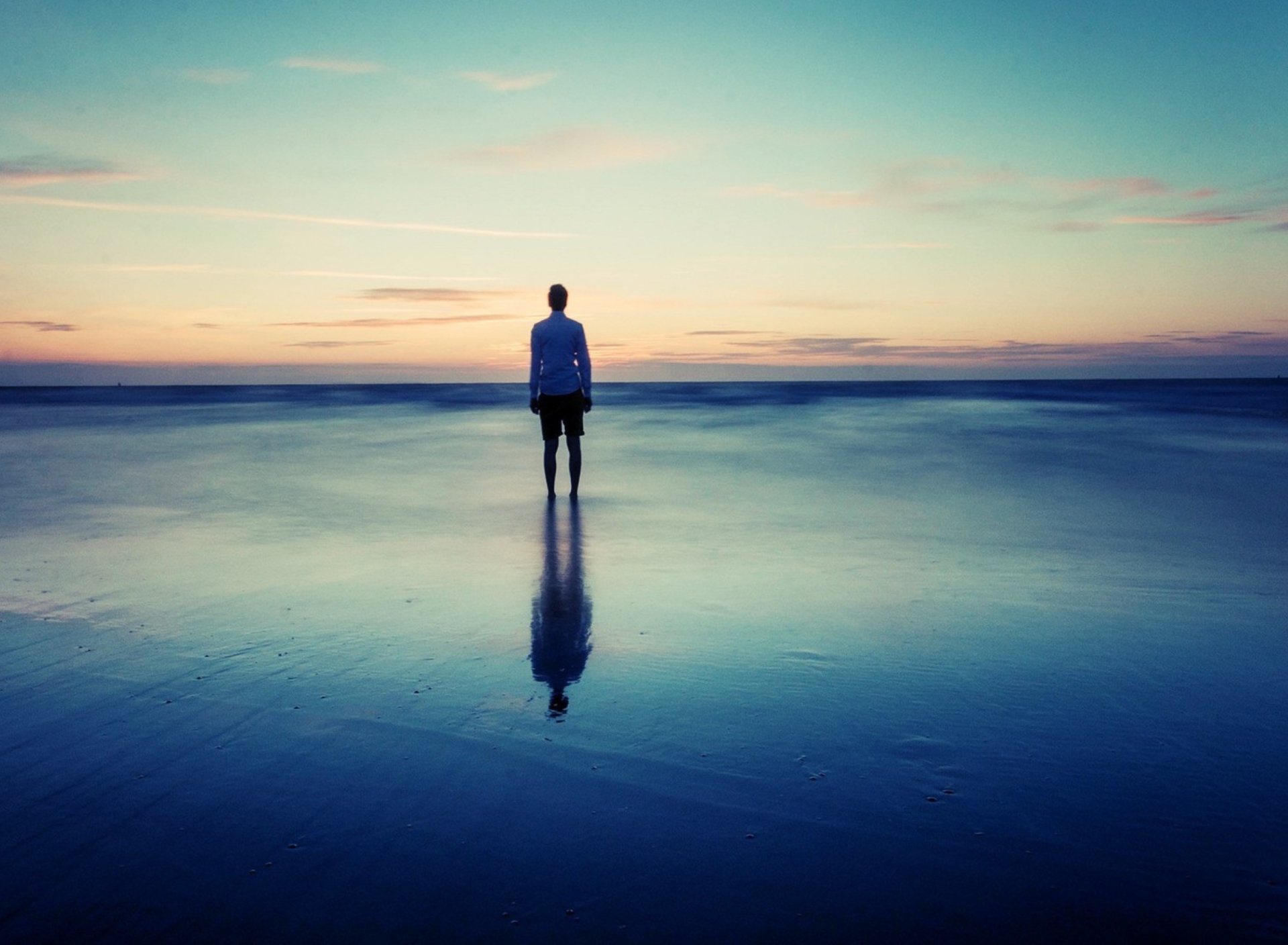 Man Between Water And Sky wallpaper 1920x1408