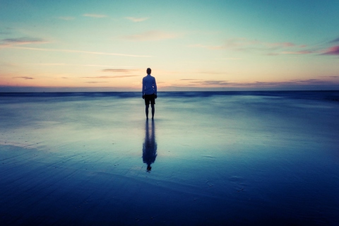 Man Between Water And Sky wallpaper 480x320