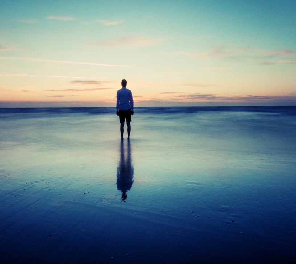 Man Between Water And Sky wallpaper 960x854