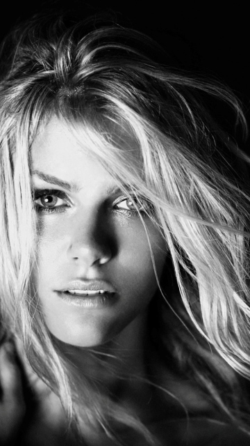 Sfondi Brooklyn Decker Monochrome Portrait 360x640