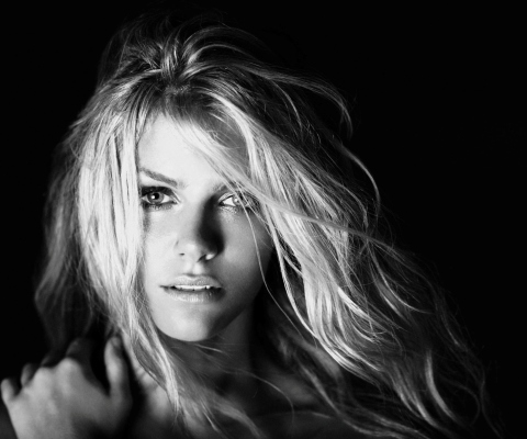 Brooklyn Decker Monochrome Portrait screenshot #1 480x400