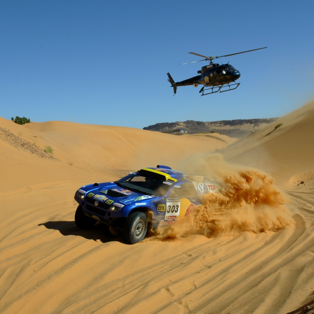 Fondo de pantalla Volkswagen Touareg Dakar Rally Helicopter Race 1024x1024