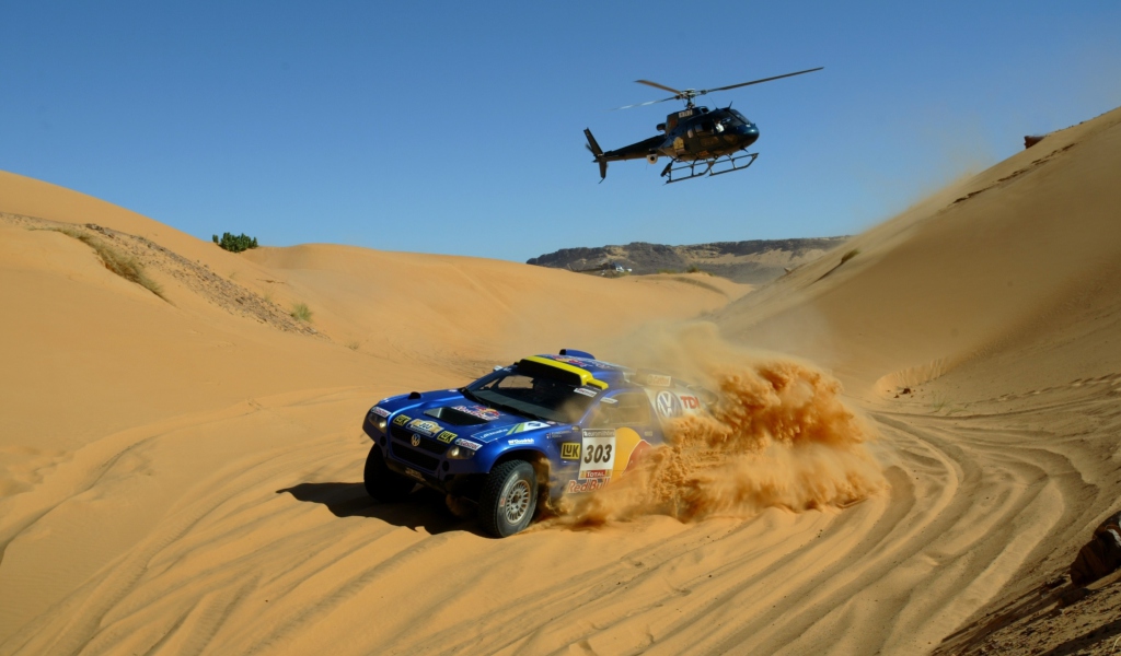 Screenshot №1 pro téma Volkswagen Touareg Dakar Rally Helicopter Race 1024x600