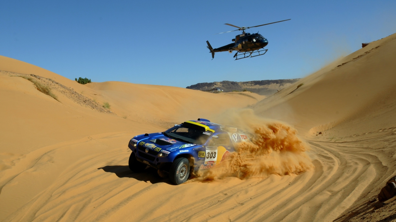 Обои Volkswagen Touareg Dakar Rally Helicopter Race 1366x768