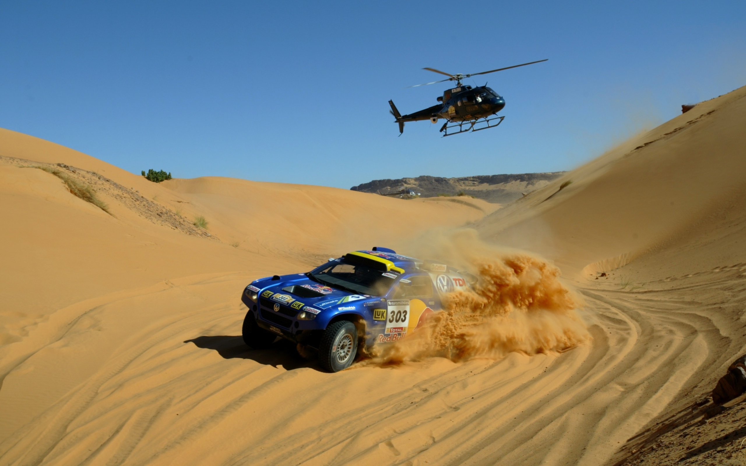 Sfondi Volkswagen Touareg Dakar Rally Helicopter Race 2560x1600