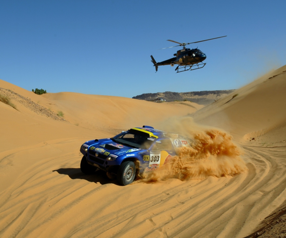 Обои Volkswagen Touareg Dakar Rally Helicopter Race 960x800