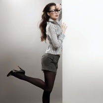 Das Beautiful secretary girl in office clothes Wallpaper 208x208