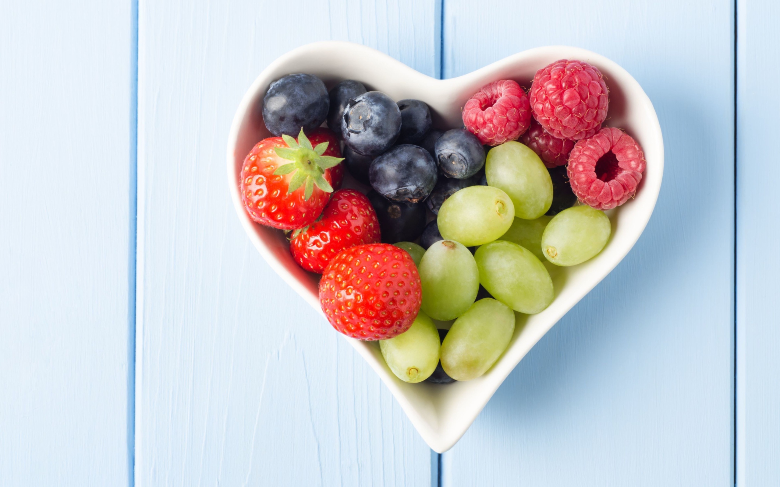 Sfondi Love Fruit And Berries 2560x1600