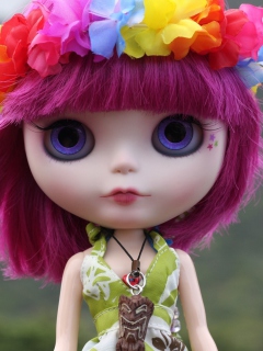 Обои Doll With Pink Hair And Blue Eyes 240x320