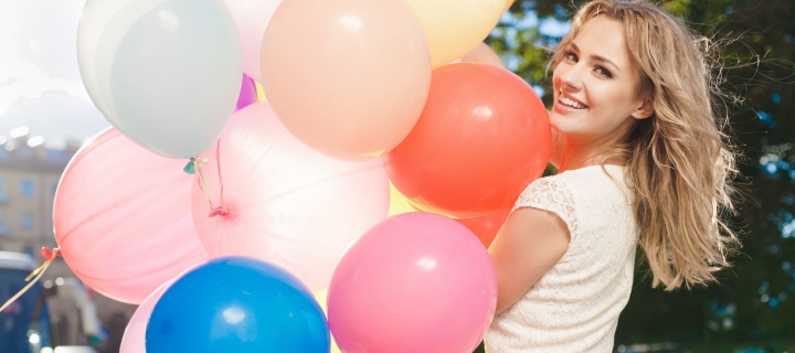Smiling Girl With Balloons wallpaper 720x320