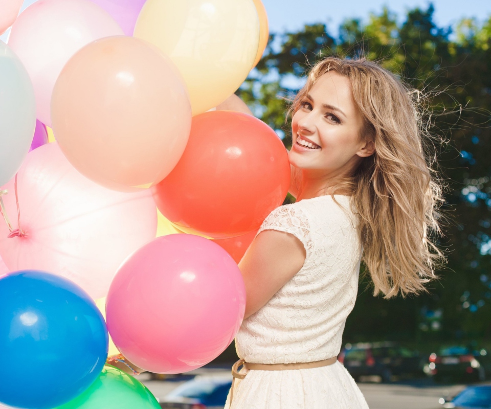 Smiling Girl With Balloons wallpaper 960x800