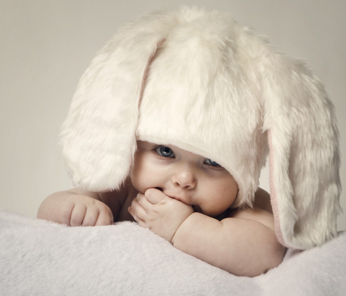 Fondo de pantalla Cute Baby Bunny 1200x1024