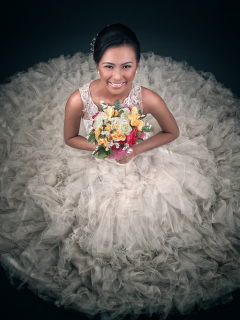 Das Happy Bride Wallpaper 240x320