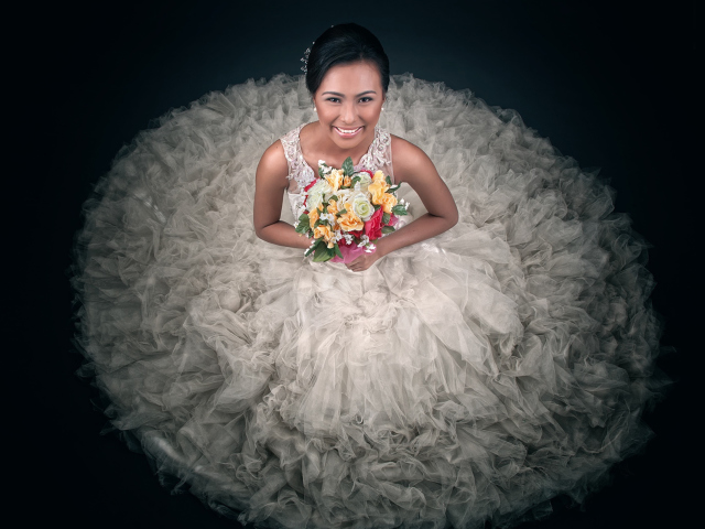 Sfondi Happy Bride 640x480