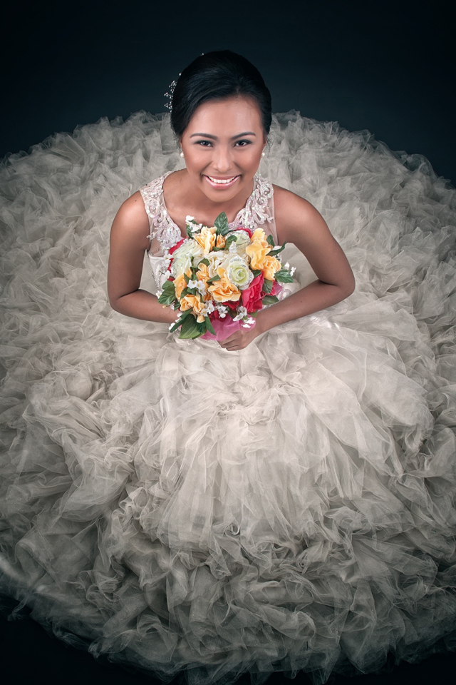 Happy Bride wallpaper 640x960