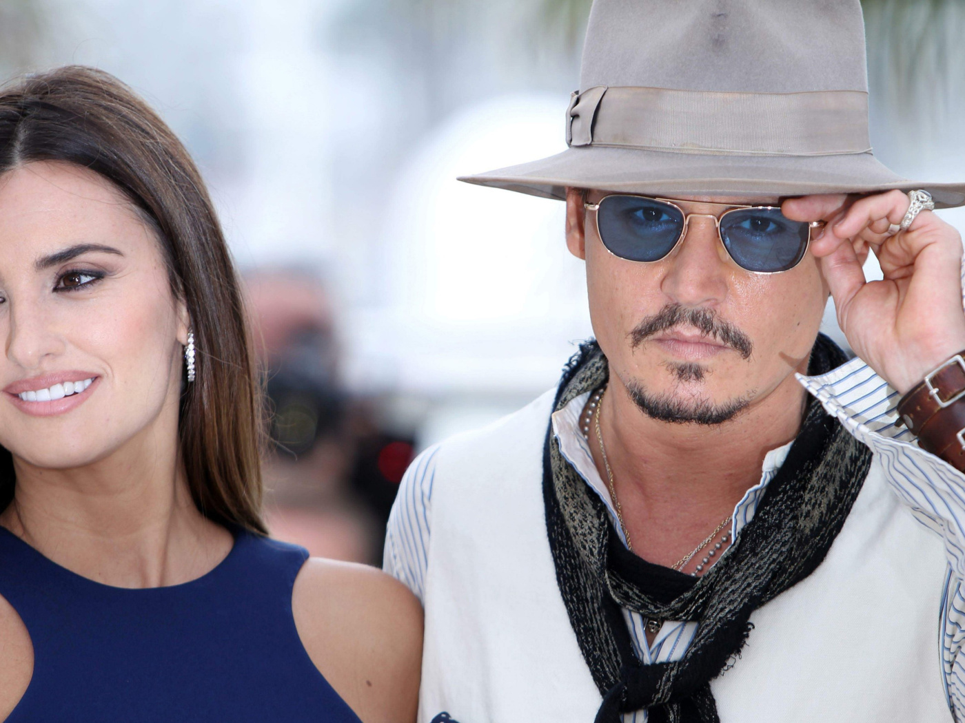 Обои Johnny Depp and Penelope Cruz 1400x1050