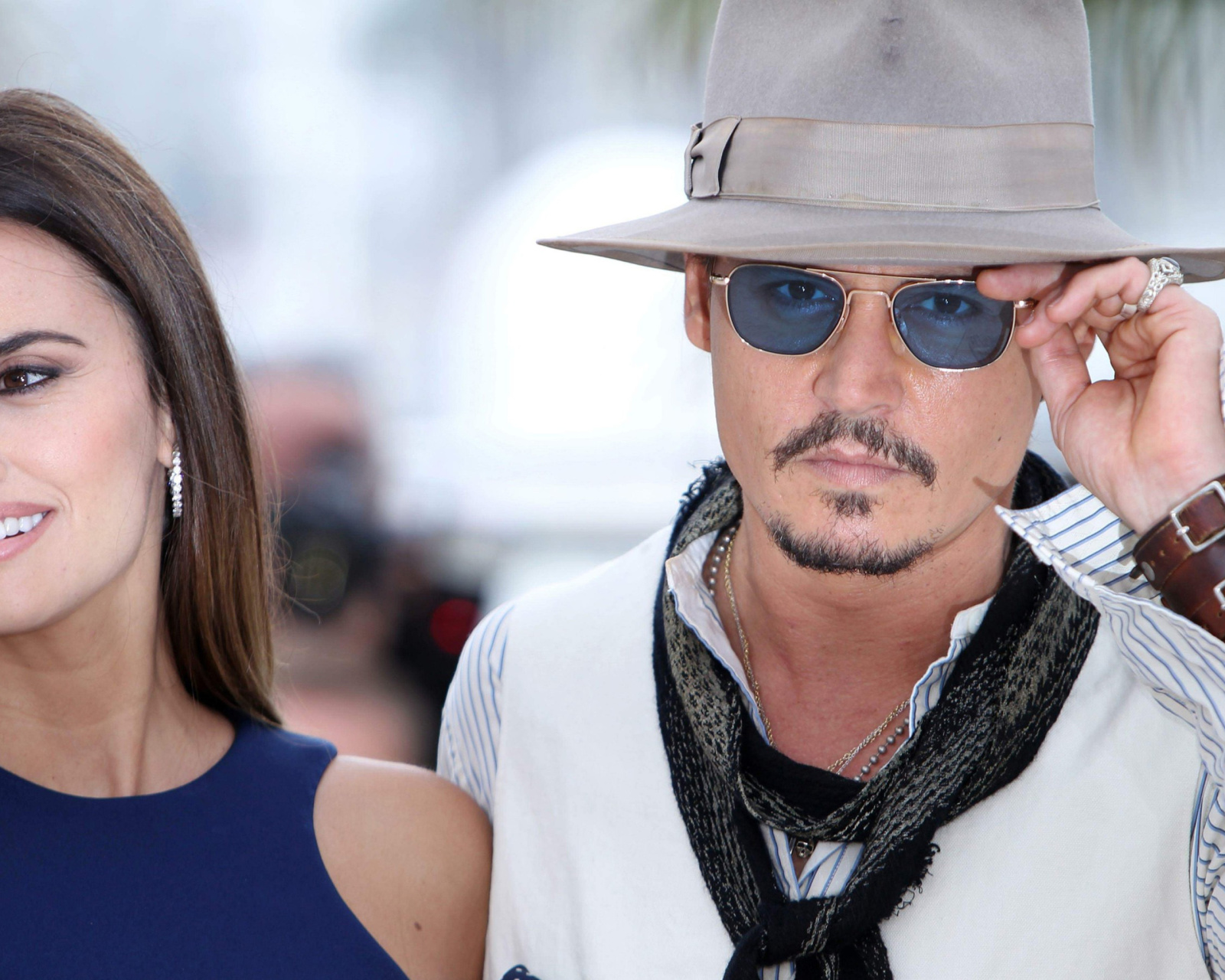 Johnny Depp and Penelope Cruz wallpaper 1600x1280