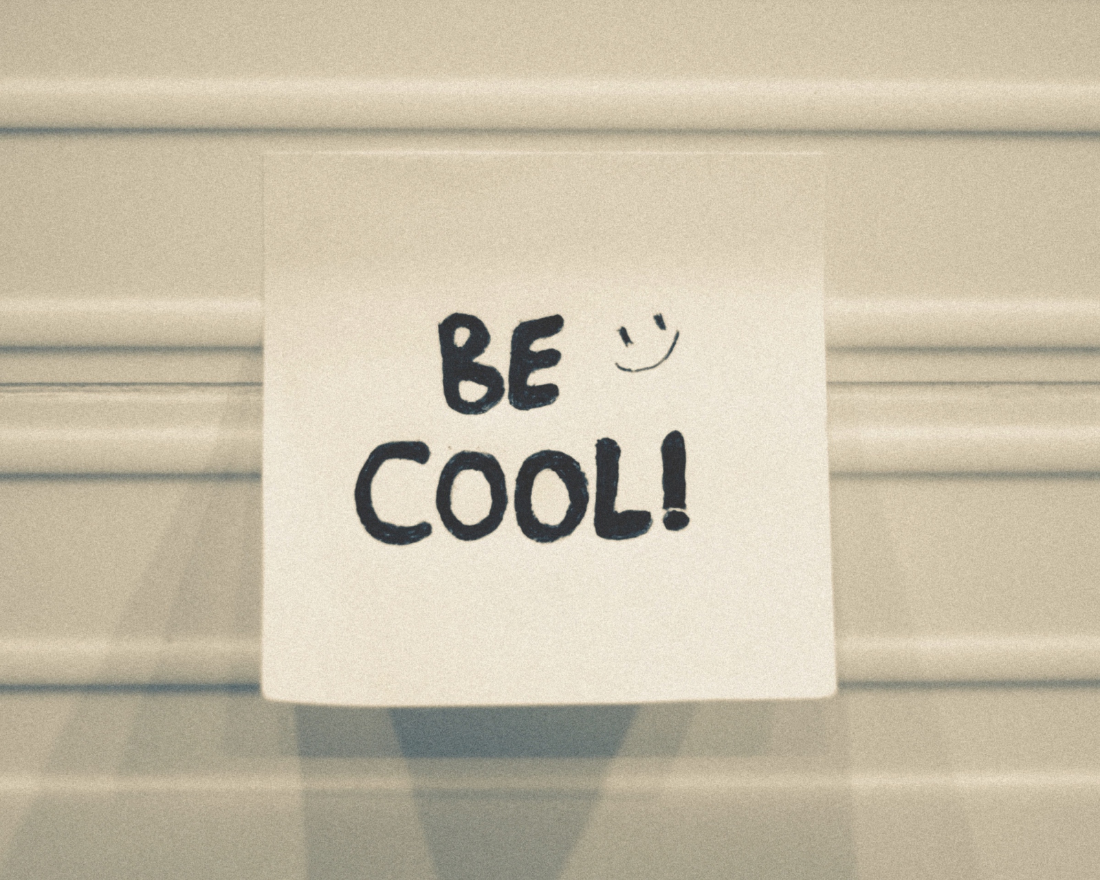 Be Cool wallpaper 1600x1280