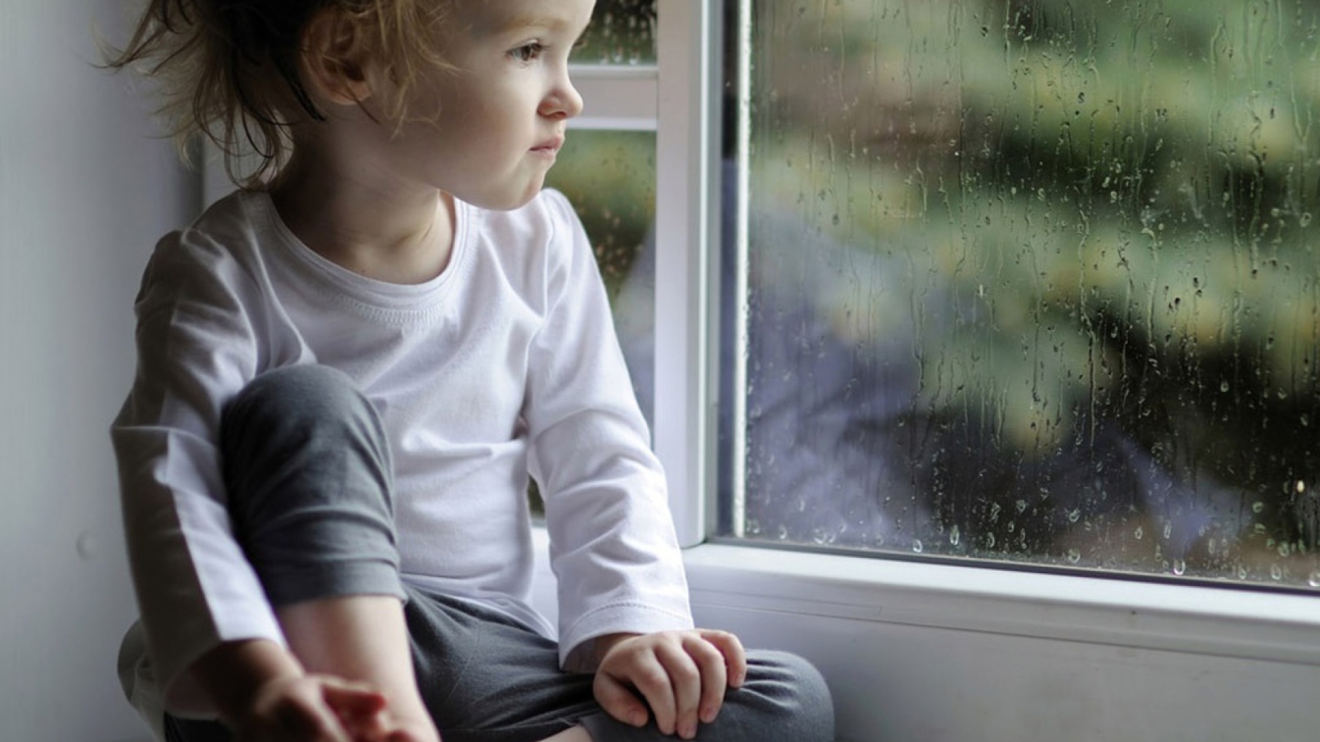 Das Boy Watching The Rain Wallpaper 1920x1080