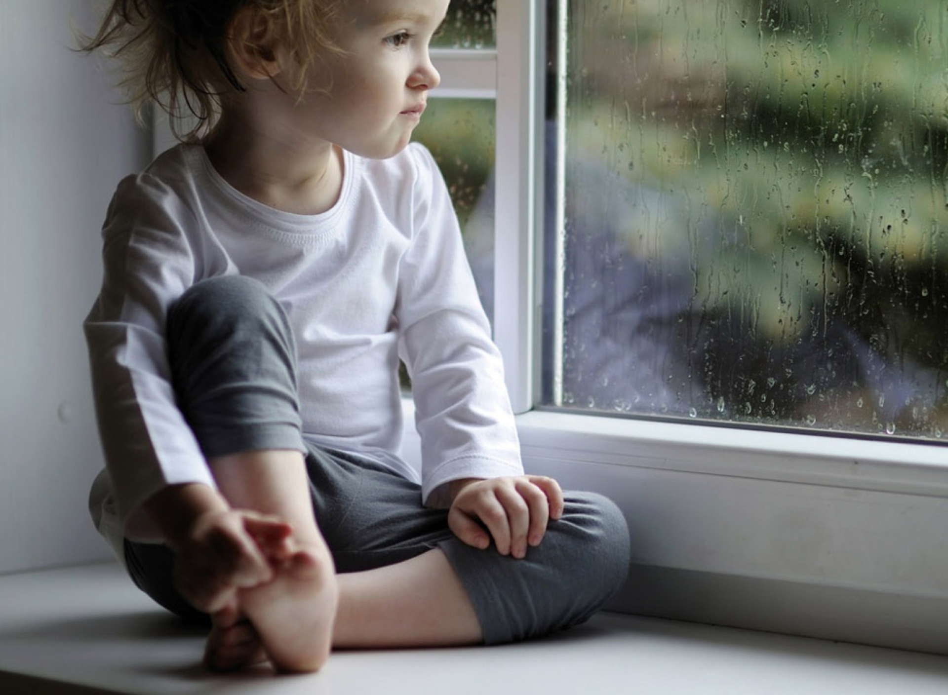 Das Boy Watching The Rain Wallpaper 1920x1408