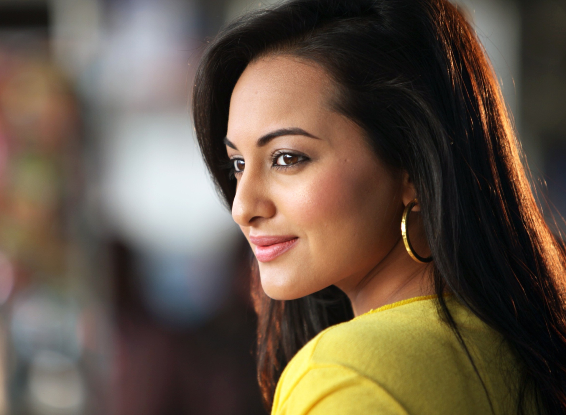 Das 2013 Sonakshi Sinha Wallpaper 1920x1408