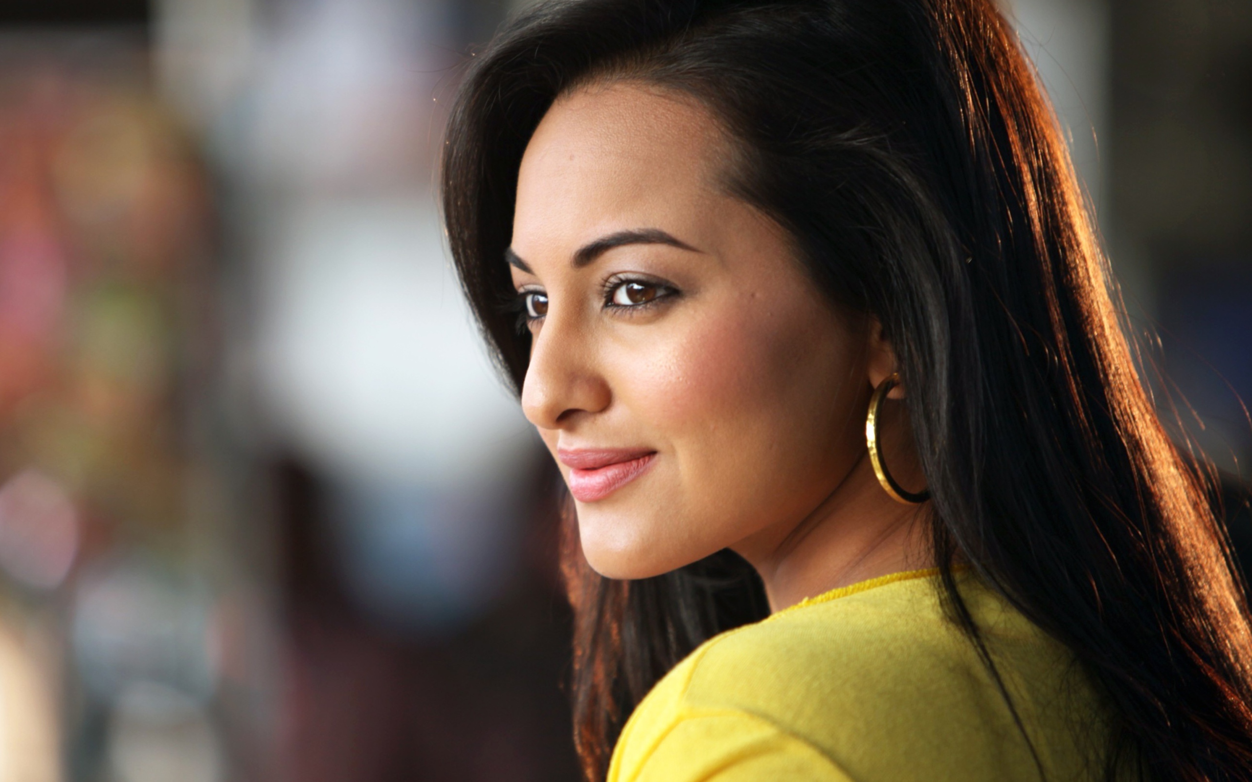 2013 Sonakshi Sinha wallpaper 2560x1600