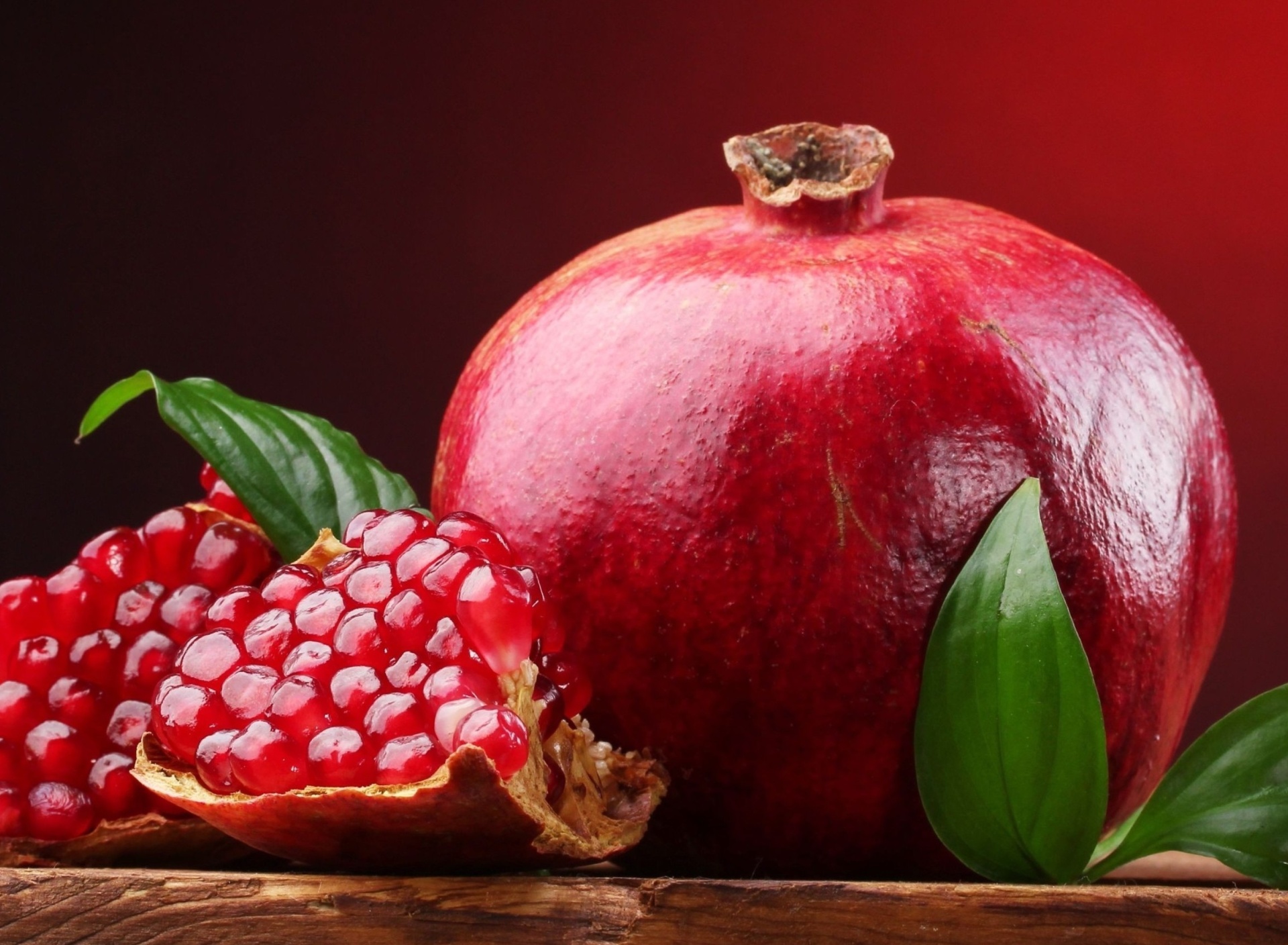 Обои Ripe fruit pomegranate 1920x1408