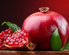 Das Ripe fruit pomegranate Wallpaper 220x176