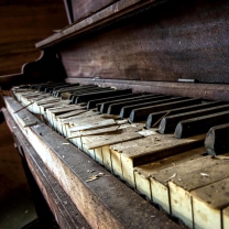Sfondi Old Piano 208x208