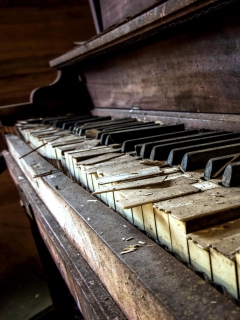 Old Piano wallpaper 240x320