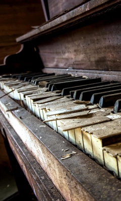 Old Piano wallpaper 240x400