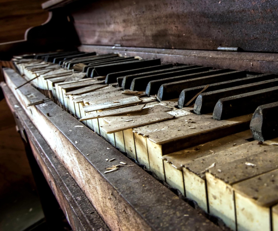 Old Piano wallpaper 960x800