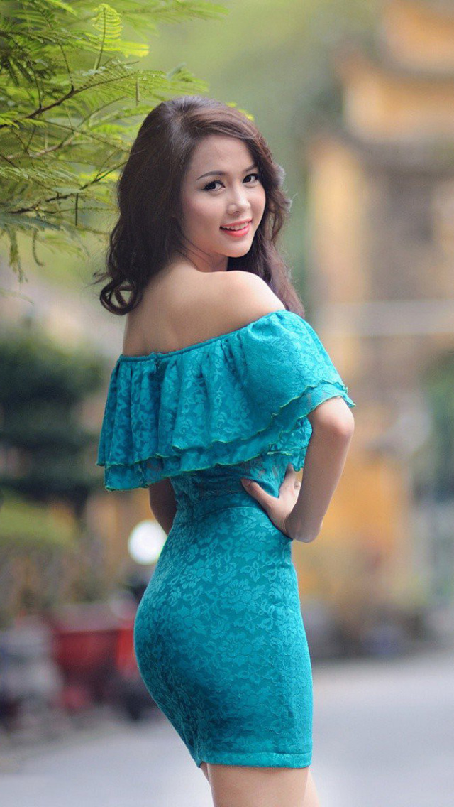 Asian Girl wallpaper 640x1136