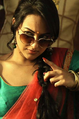 Das Sonakshi Sinha In Joker Wallpaper 320x480